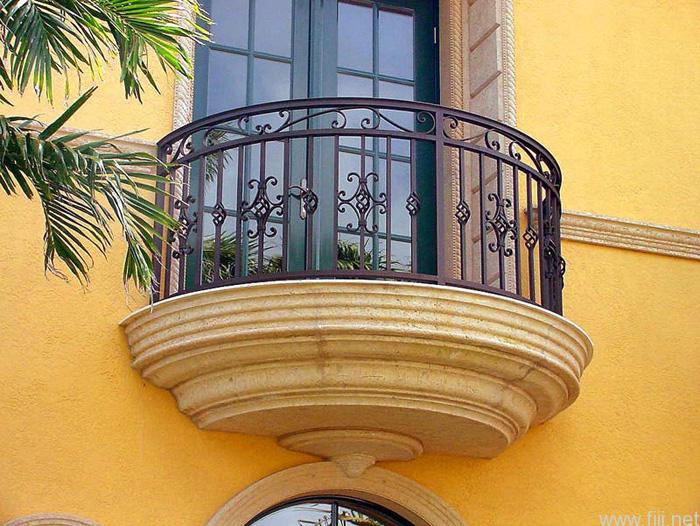 极具建筑感染力的铁艺阳台