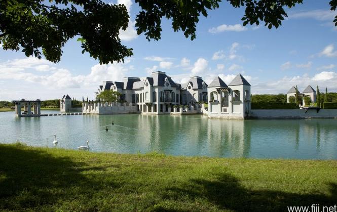 美轮美奂的水上城堡别墅